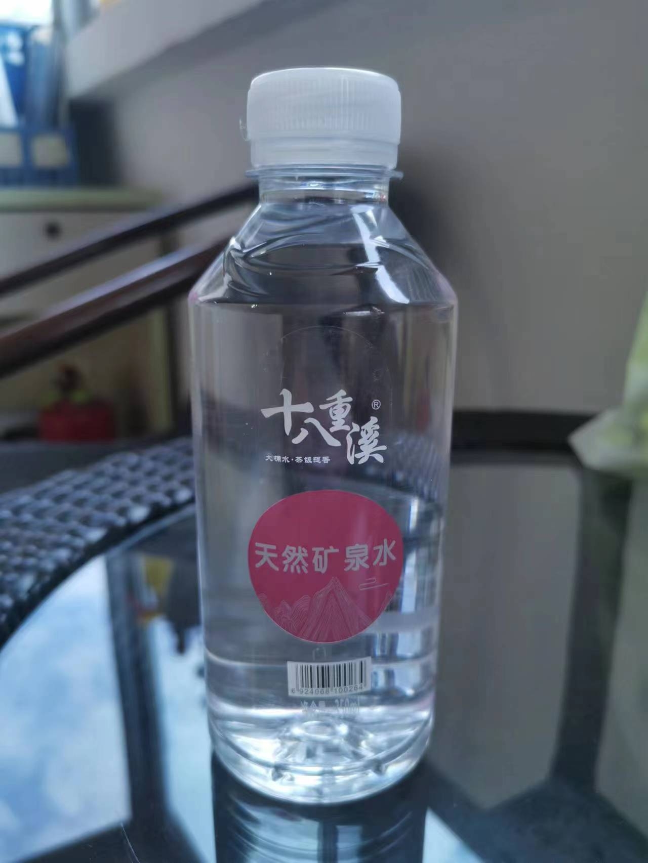 十八重溪矿泉水图片