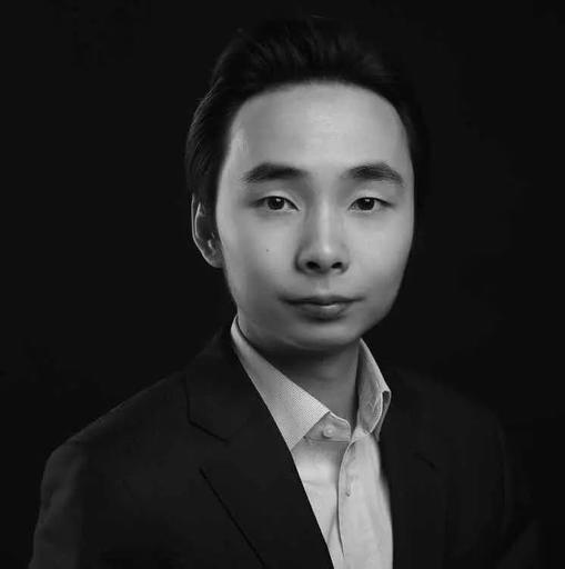 王鑫,新湃傳媒創始人兼ceo,先後就讀於浙江大學,清華大學