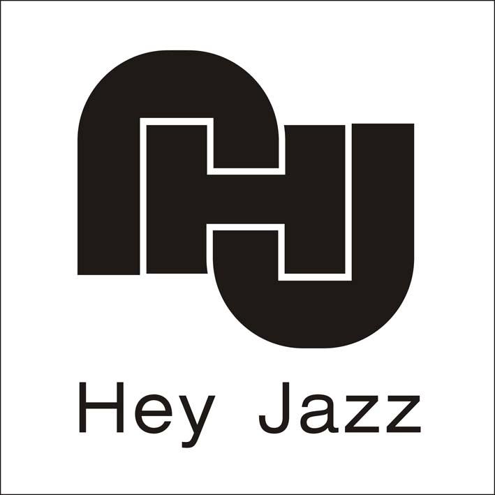 分类:第25类-服装鞋帽商标申请人:上海黑爵商贸有限公司办理/代理机构