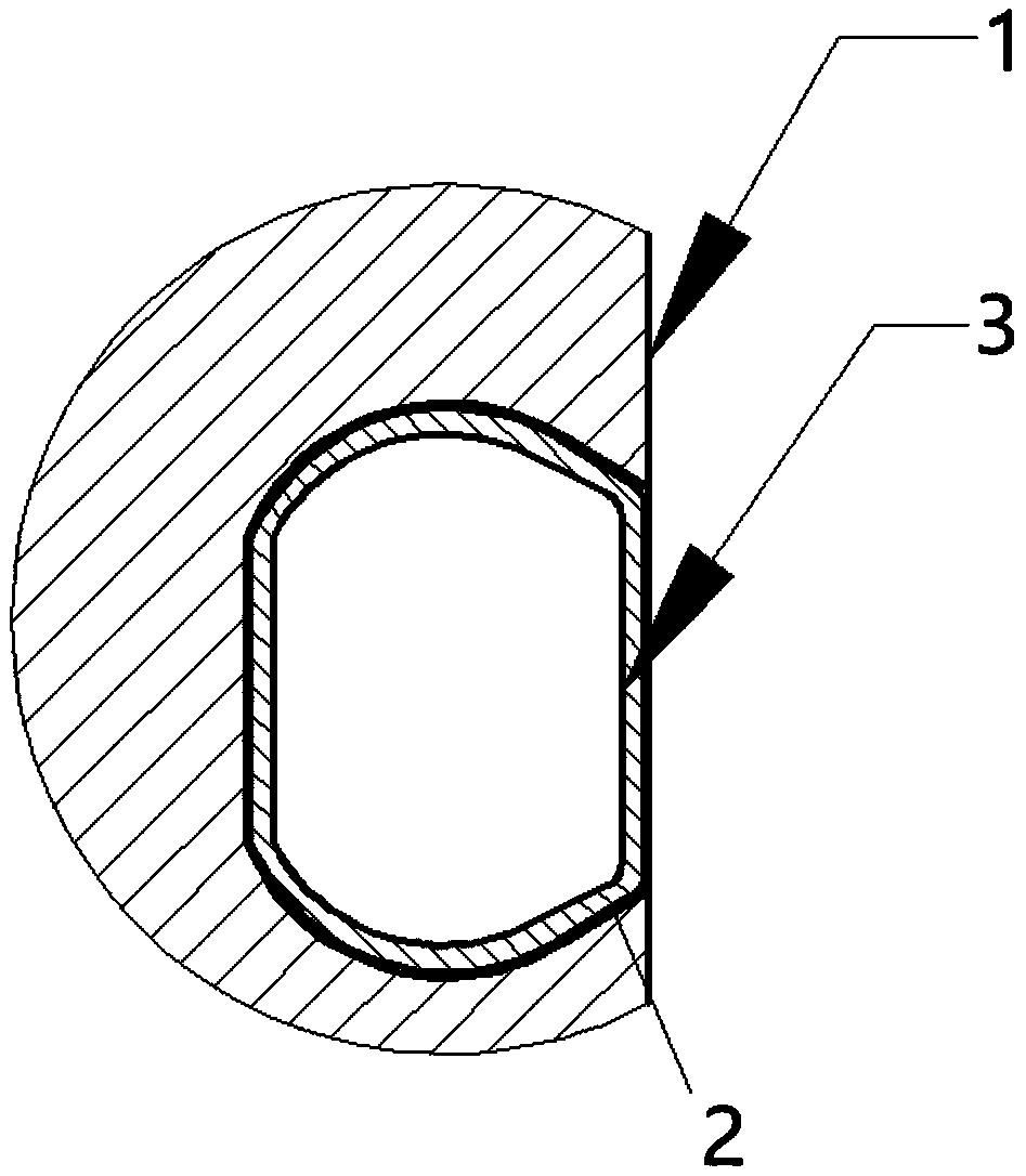 散热器,其包括底板,所述底板上有底板槽,所述底板槽的开口为倒钩状;所