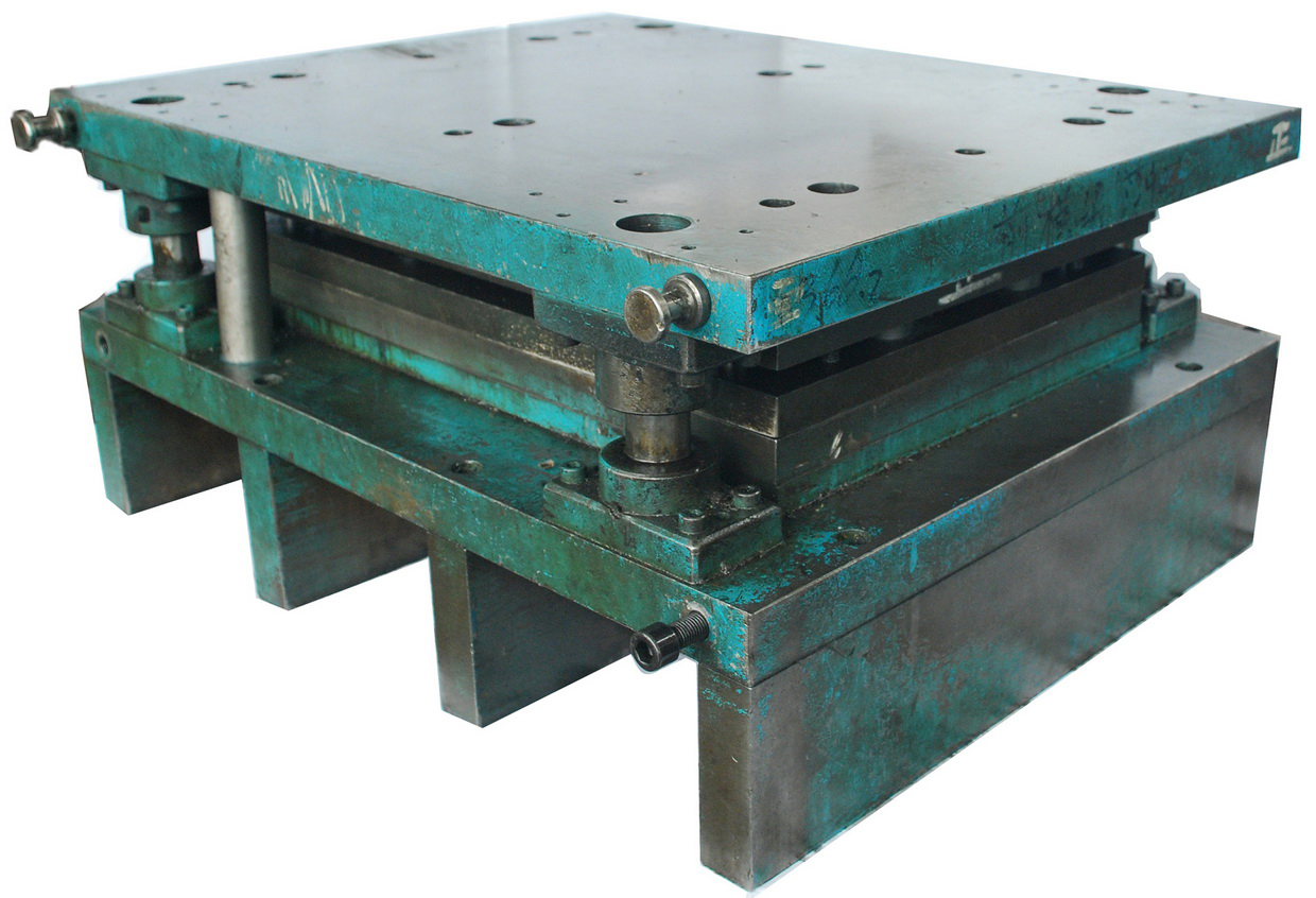 汽车前座前加强件冲孔模-爱企查