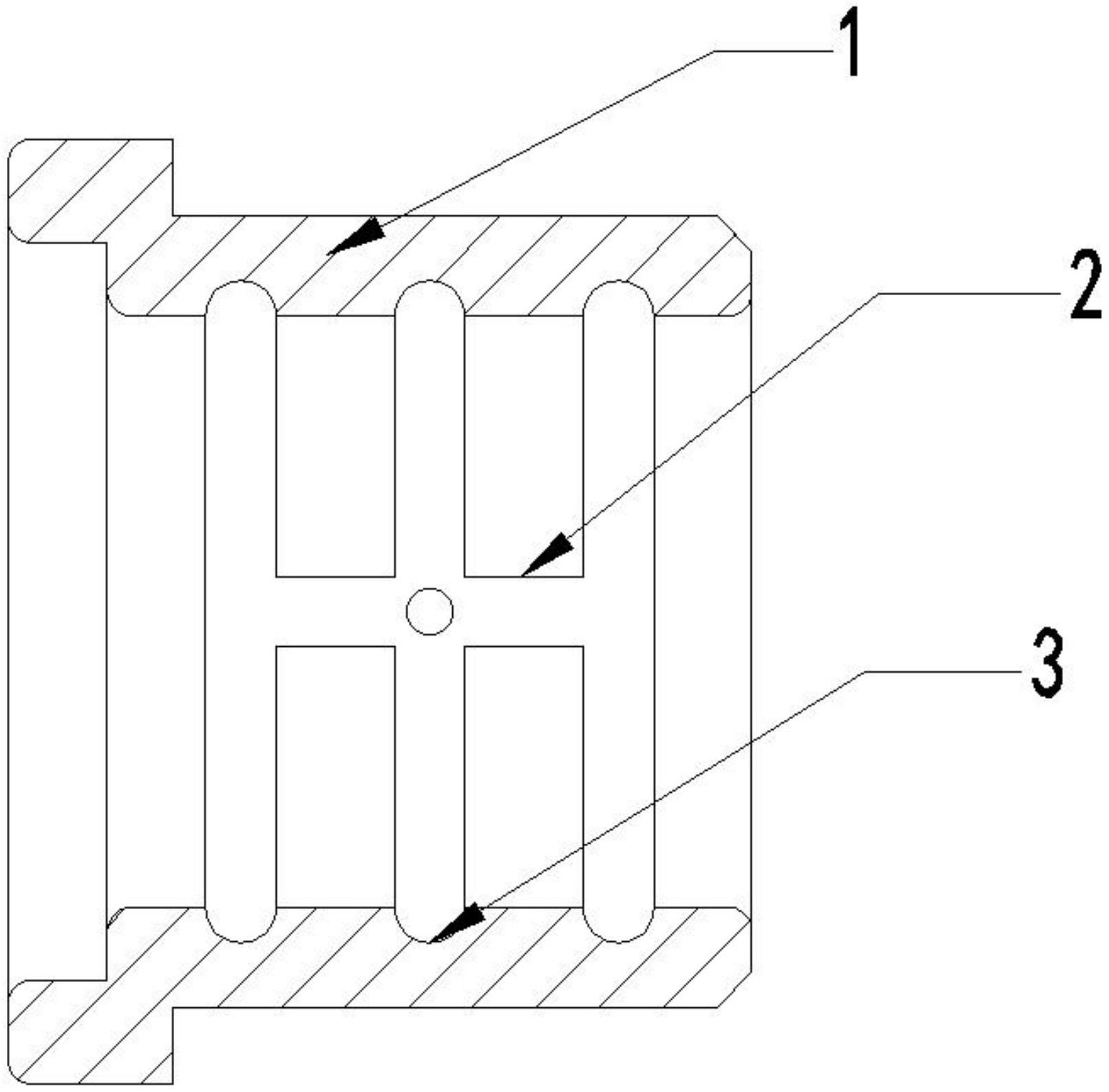 三个环形储油槽通过连通油槽连通,轴套本体的平端面侧开设有注油孔