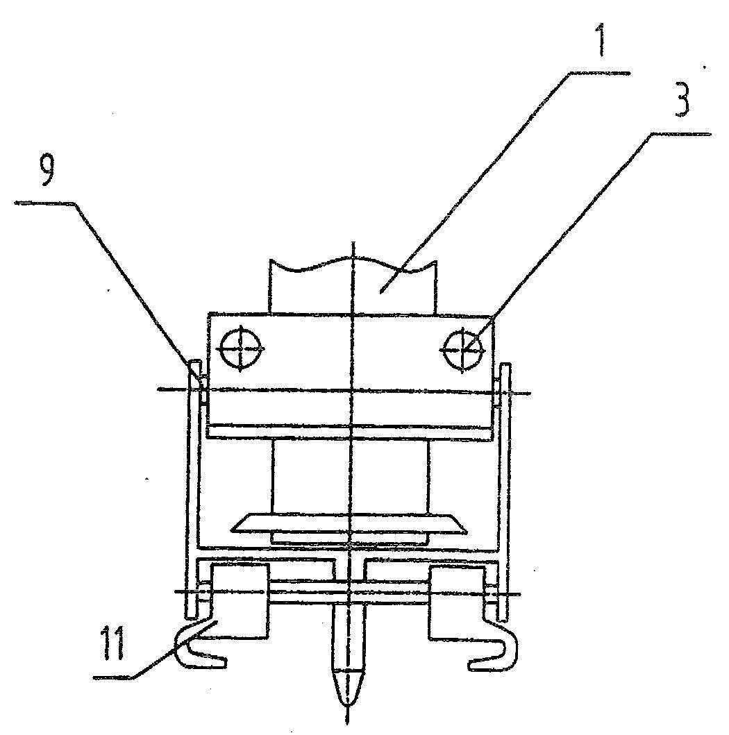 摘要附图摘要本发明是浮动夹头装置,其结构是升降导柱连接浮动中间