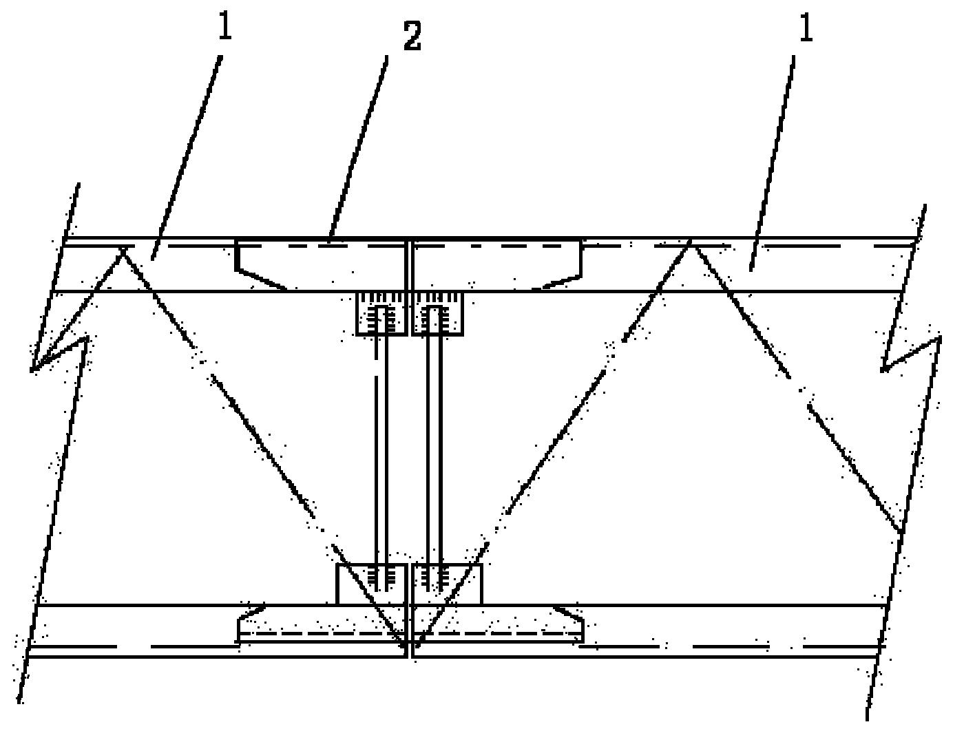 三角梁,包括两根定尺角钢,在两根定尺角钢的连接端部覆盖有连接角钢