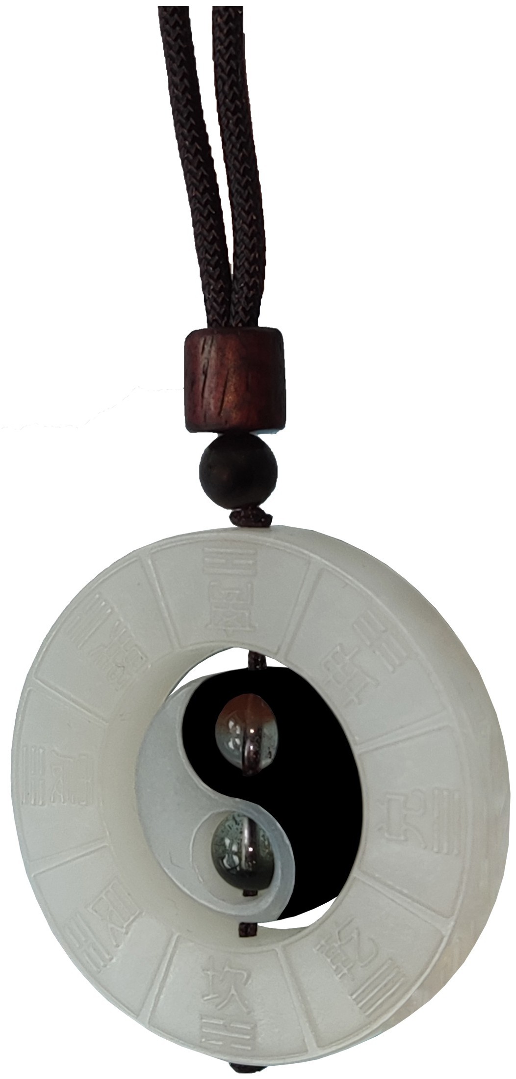 摘要附图摘要1.本外观设计产品的名称挂坠(太极八卦玉牌).2.