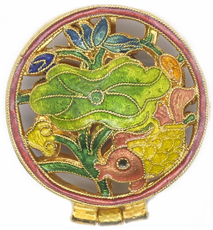 摘要附图摘要1.本外观设计产品的名称:吊坠(鱼游春水青荷初生香囊).