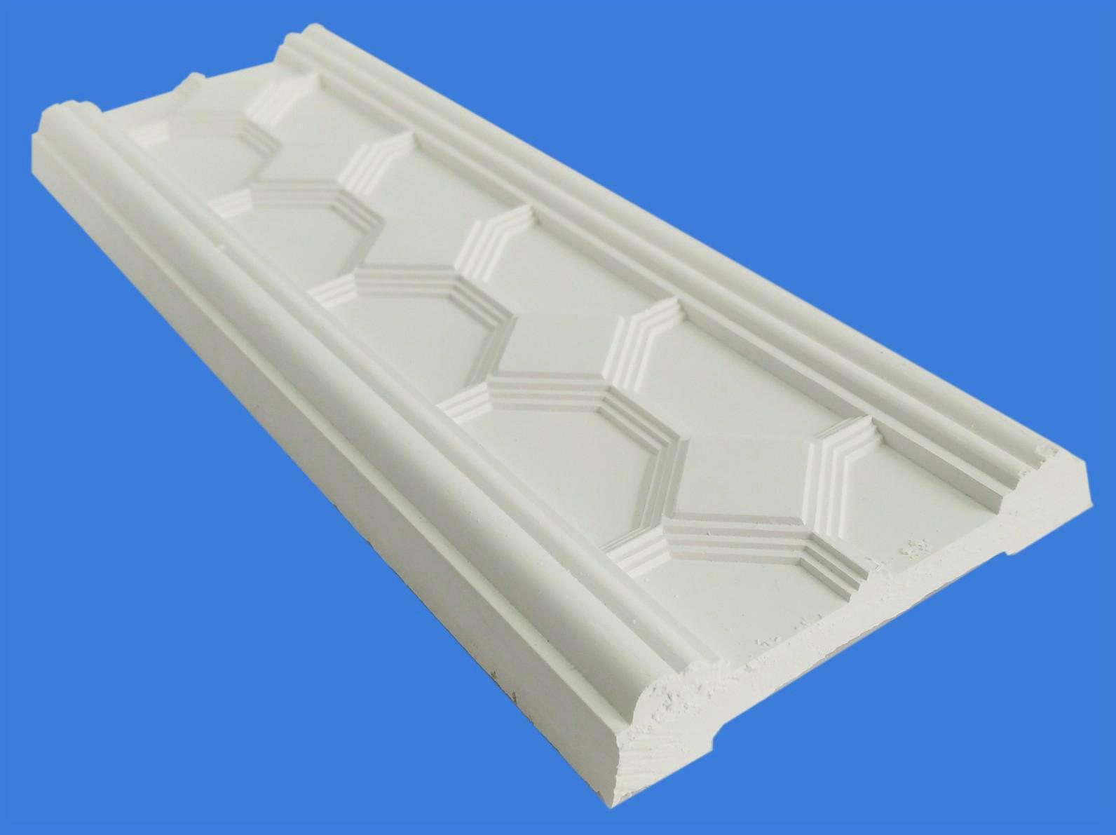 外观设计产品的用途:本产品为一种用于室内装饰的石膏板;3.