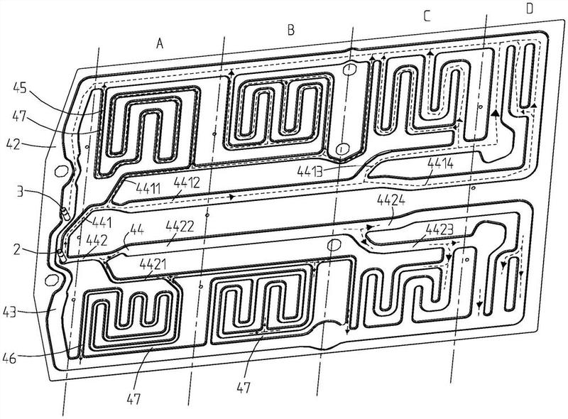 该液冷板总成用于设置在电池模组的一侧,包括流道板,流道板上设有边沿