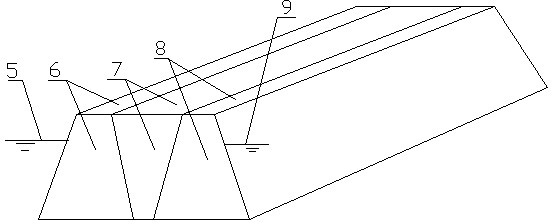 由橫截面為梯形的兩個側翼擋水層夾貼橫截面為倒梯形的中間擋水層構成