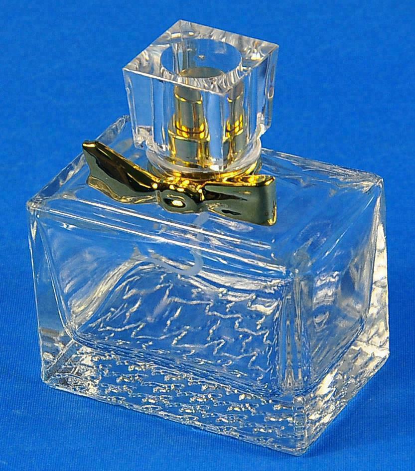 摘要附图摘要1.本外观设计产品的名称:瓶子(21).2.