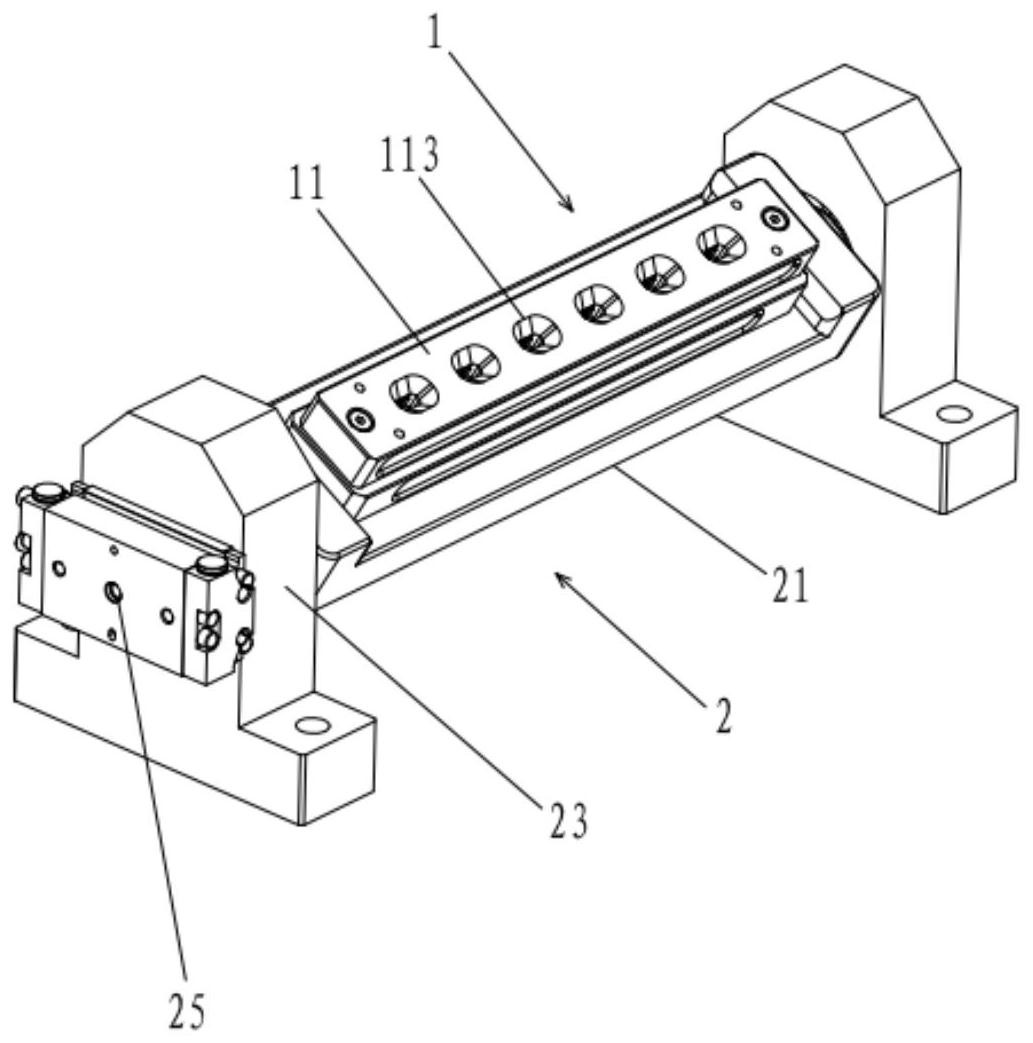 放置治具与旋转机构驱动连接,放置治具包括定位板与盖板,定位板设有第