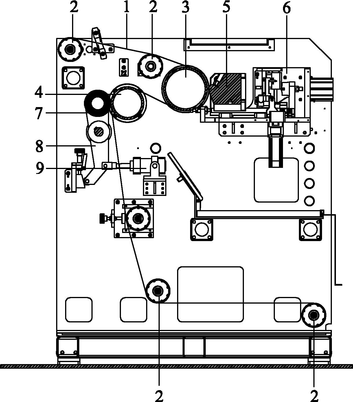 机,用于对极片进行浆料涂布,包括传送轮,第一背辊,第二背辊和挤压模头