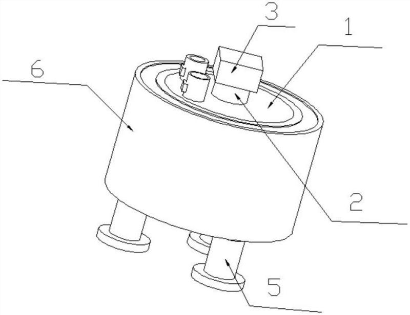 顶端穿过中心孔后固接至驱动电机的转动轴,且驱动电机位于油桶正上方