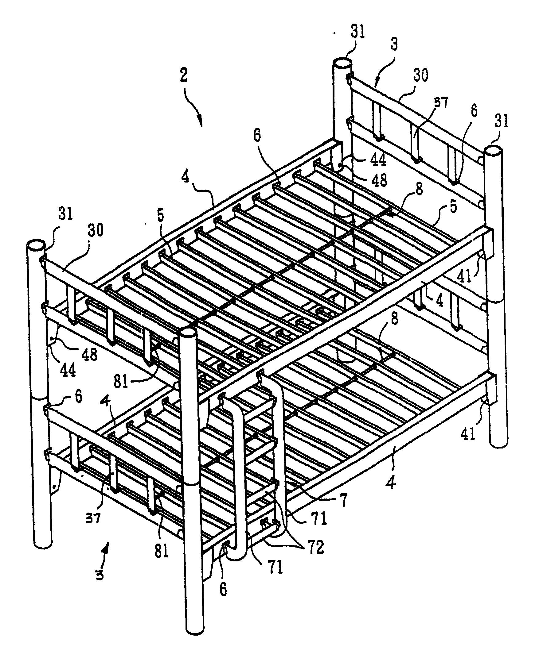 床架,各组成构件均采用管件,在各连结处利用一方管壁上的容置孔与另一