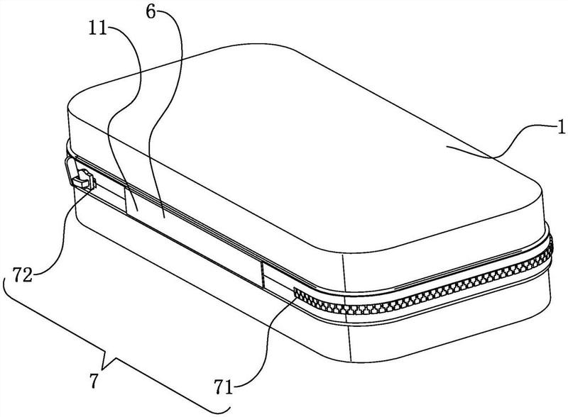 领域,包括至少两个活动连接的壳体,相邻两壳体之间设置有密封连接结构