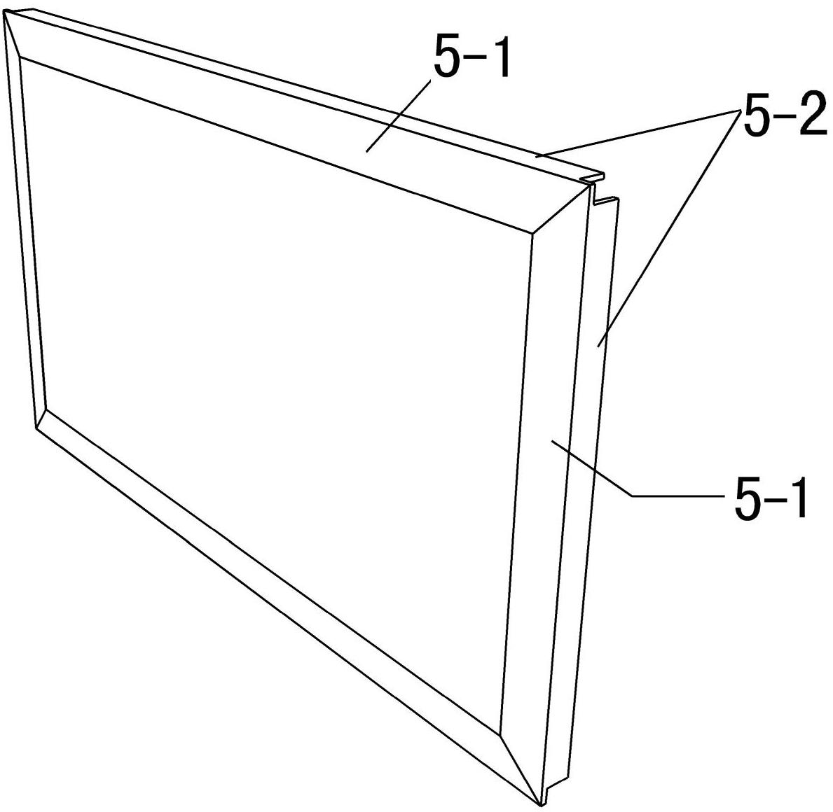 (c)采用冲压机床冲压将直边铝板和坡边铝板折边;(d