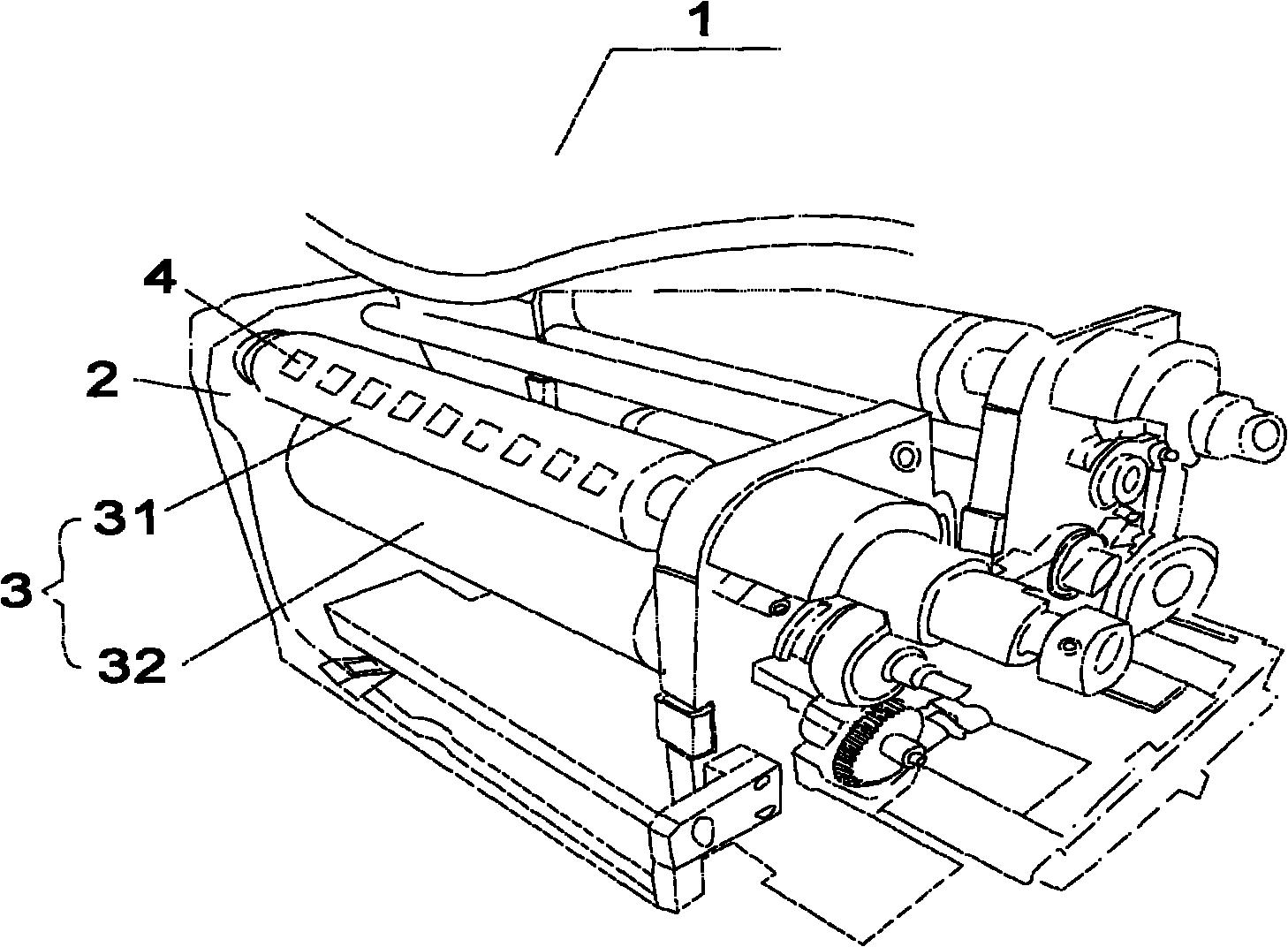 着墨辊和印刷部,所述给纸装置,所述着墨辊和所述印刷部均安装在所述