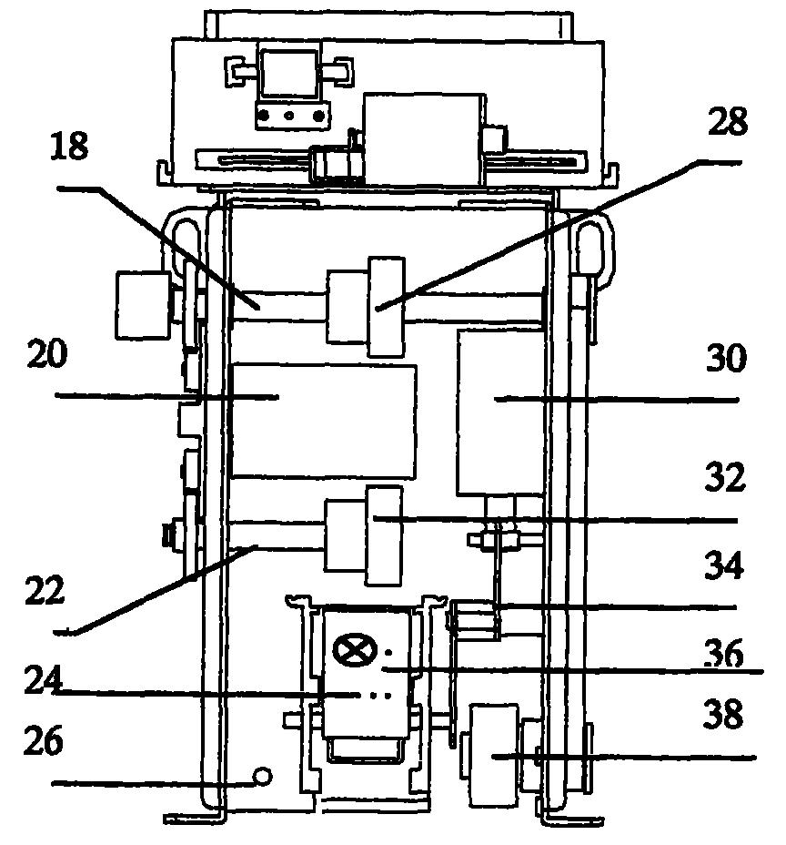 在现有的读卡器的基础上,设置一弹性连接结构,连接拉住触点座,等待
