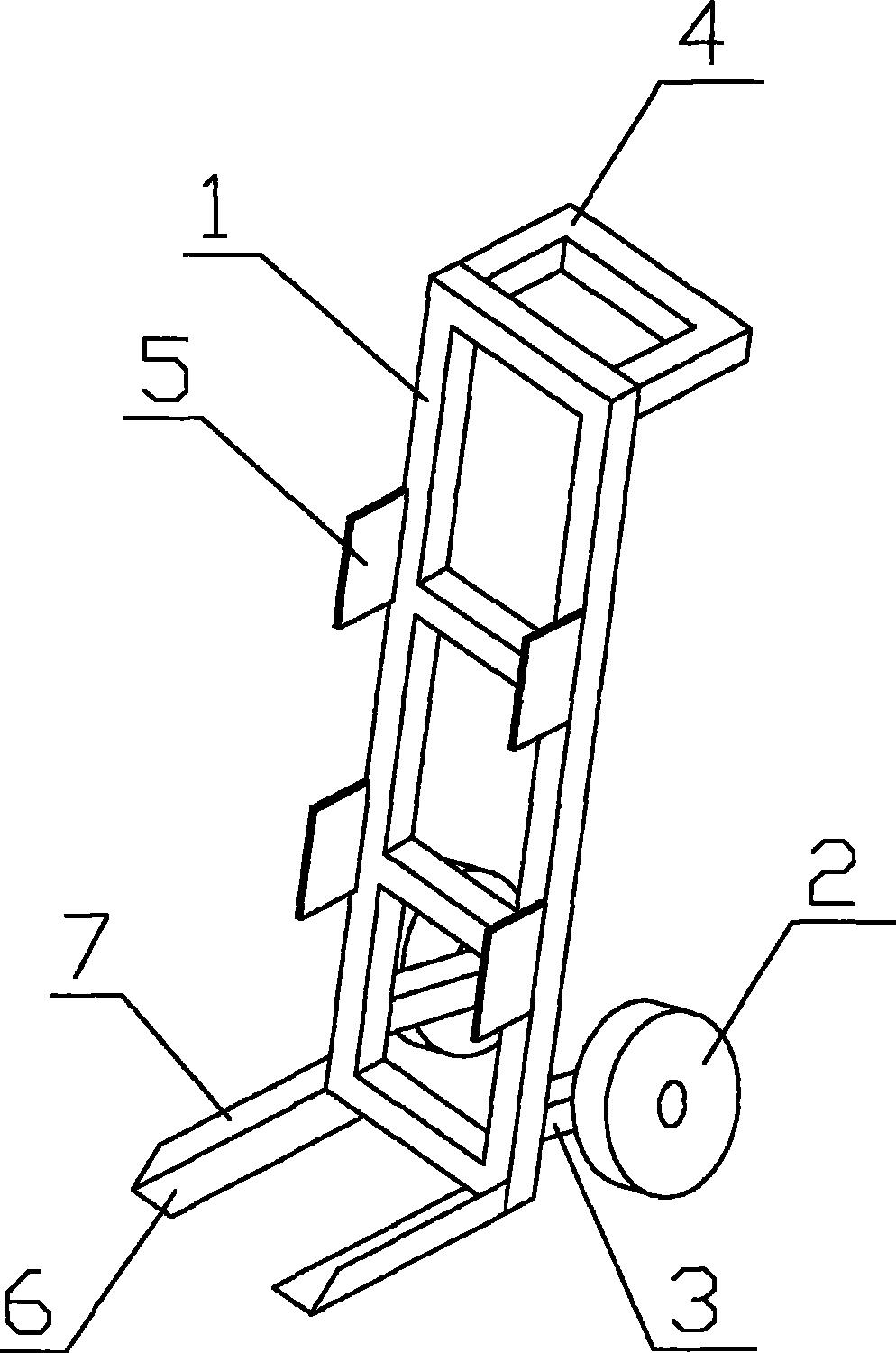 摘要附图摘要一种蛋托运输小推车,包括车架,车轮,支