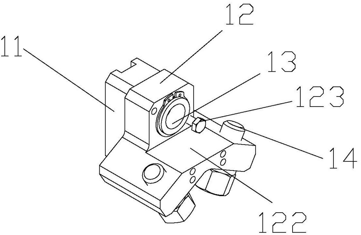 包括至少两个夹具体(1),所述夹具体(1)包括爪座(11),浮动夹头(12)和