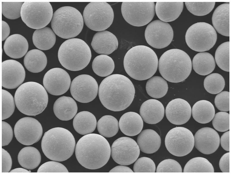 该方法采用粉末冶金法制备高均匀性合金棒坯;在保护气氛下通过旋转