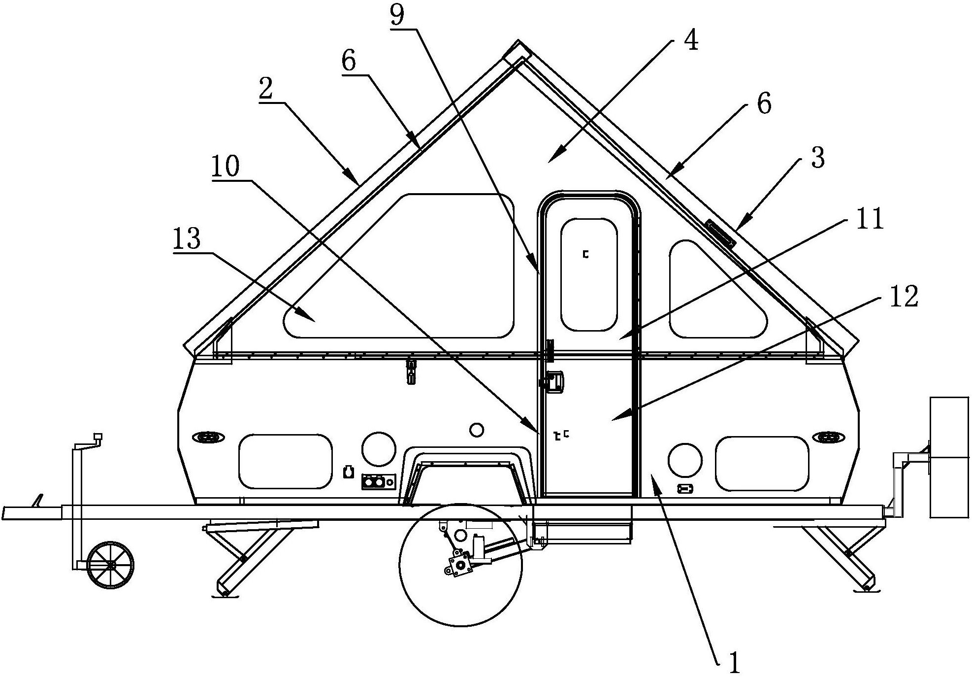 该组合式尖顶拖挂房车包括托挂式底盘,在托挂式底盘上设有一车身箱体