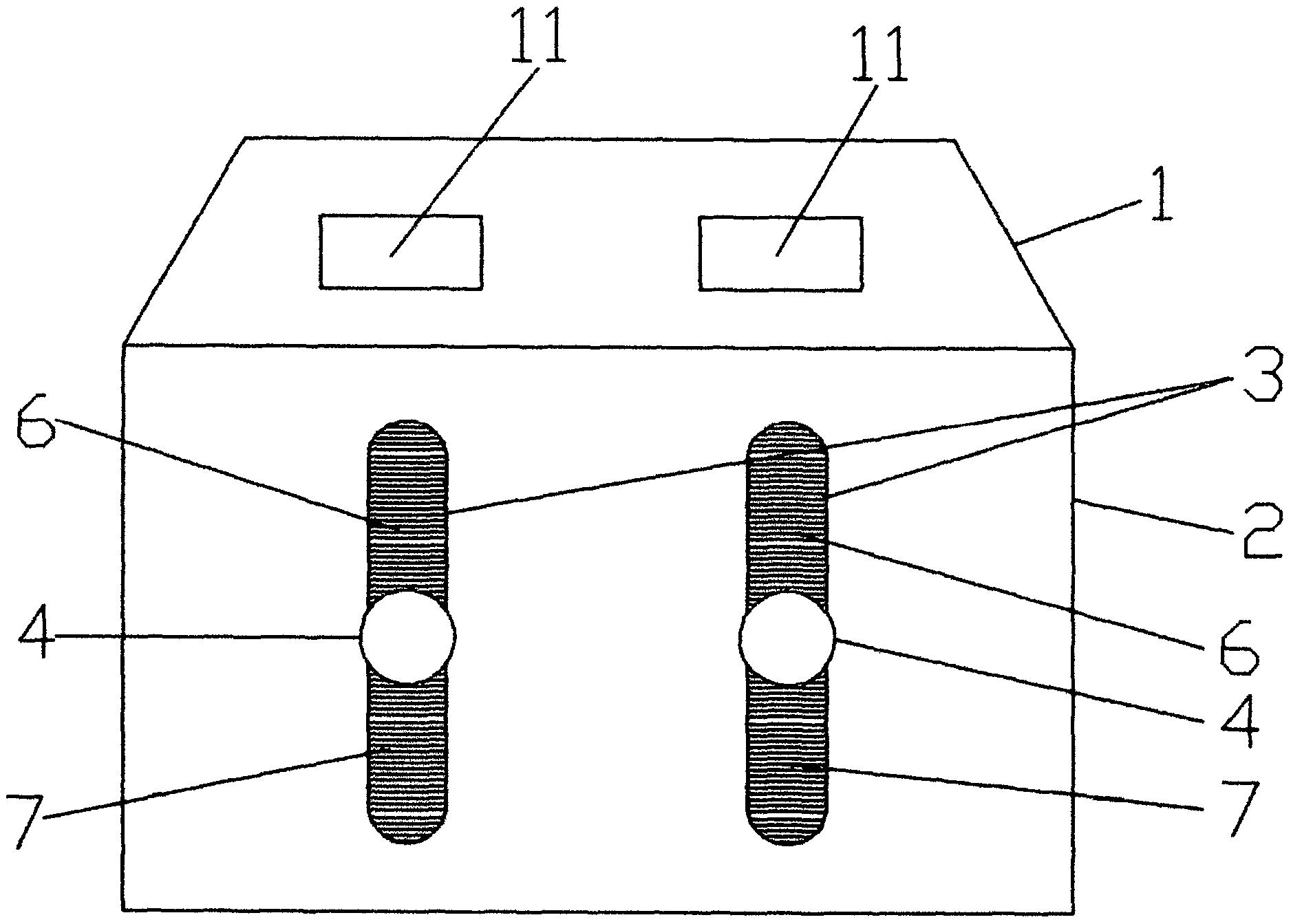 尤其是一种手套箱,其具有上箱体和下箱体,所述的上箱体呈锥状结构,所