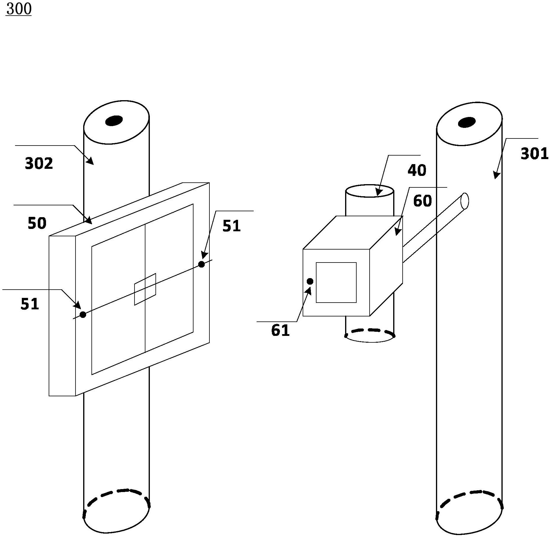 以及一x射线探测器,接收所述x射线;所述束光器包括一信号发射器和一