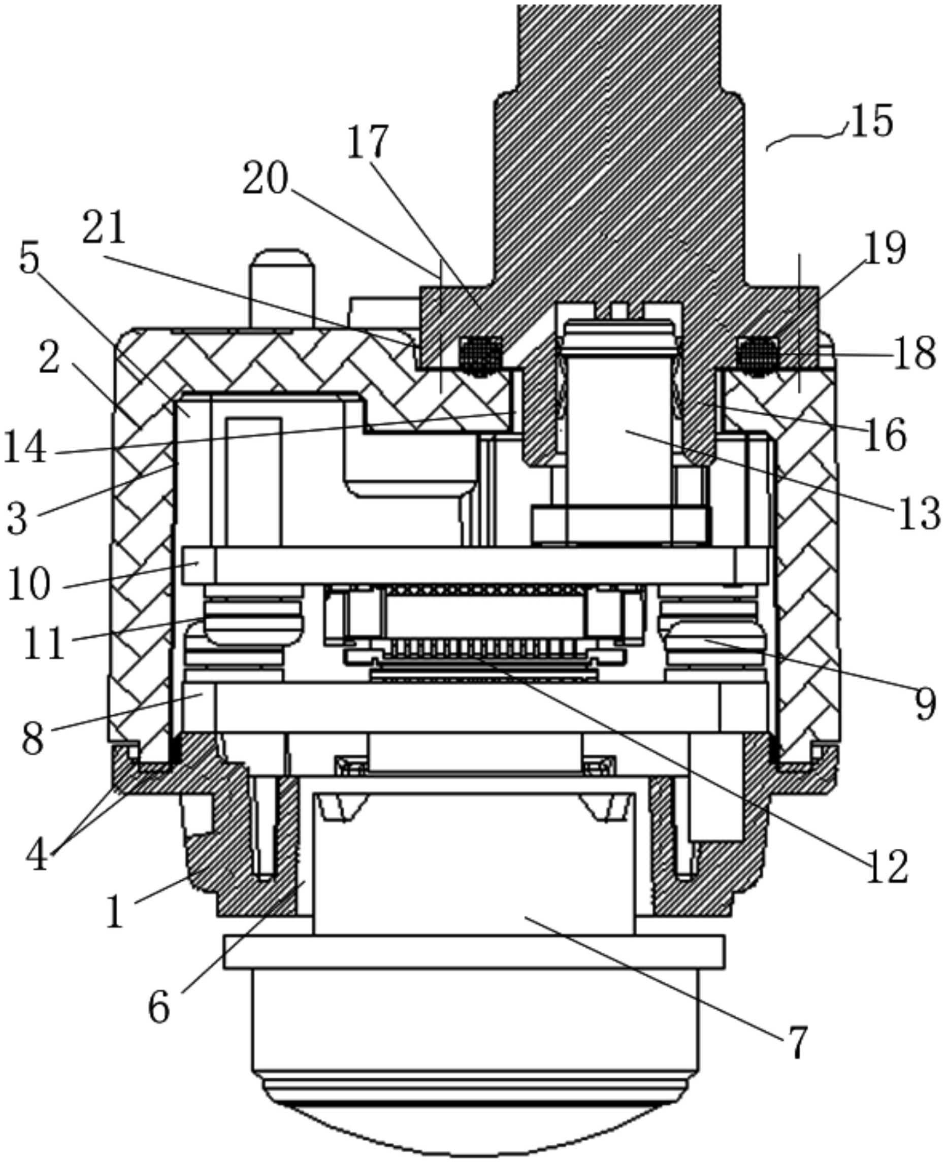 图摘要本实用新型提供了一种车载高清摄像头,其使得屏蔽防水结构简单