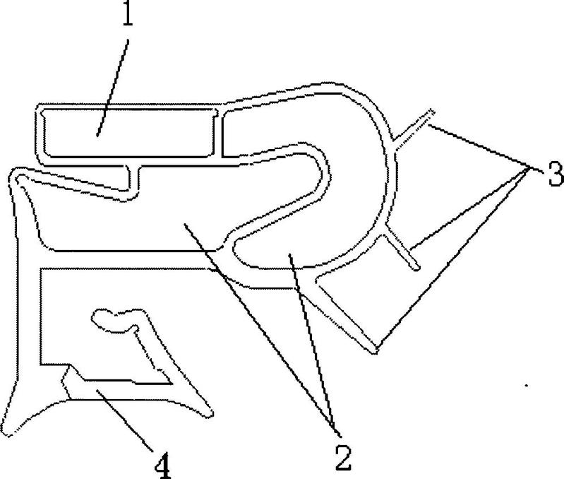 弧形气囊外侧具有三均分分布的飞边,气囊另一侧具有倒钩形的固定脚