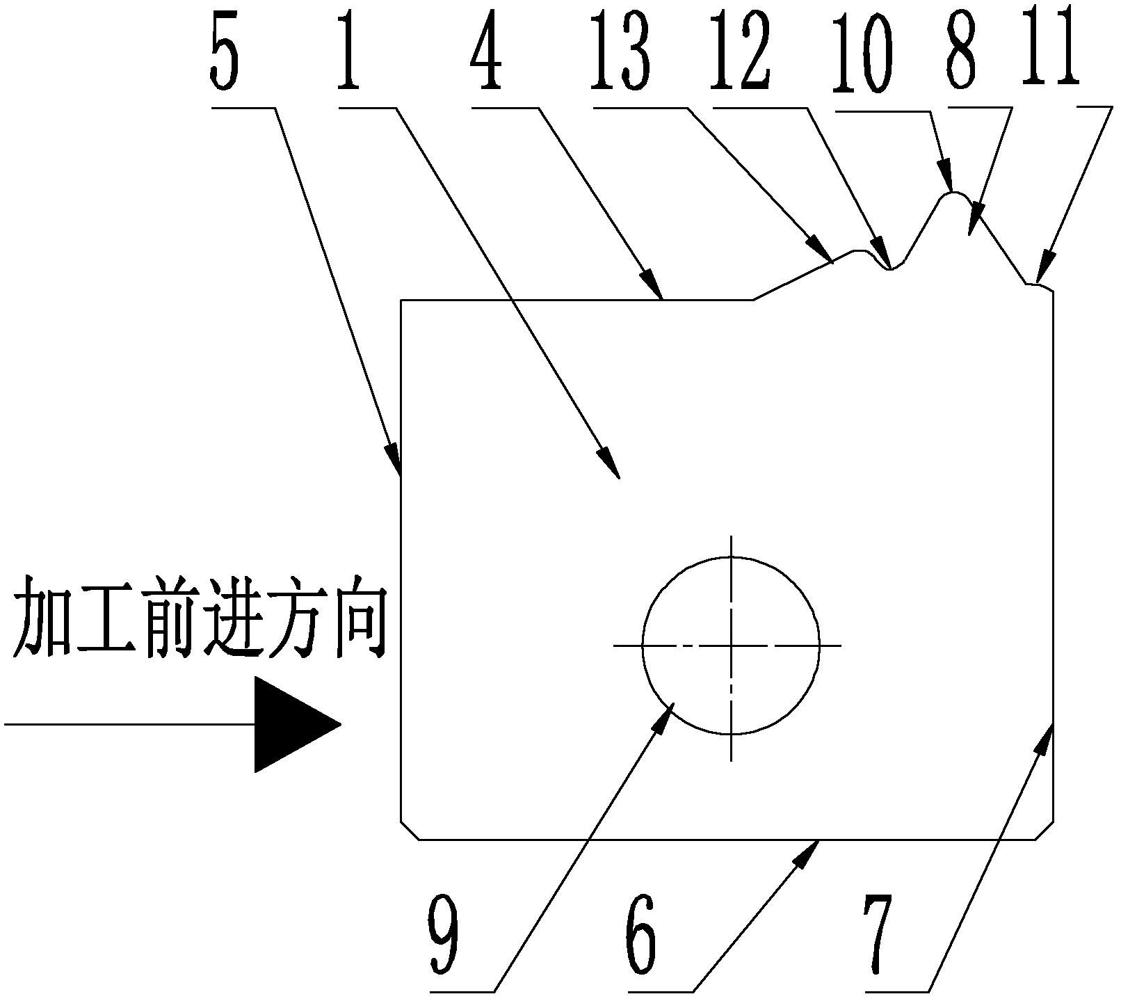 垂直於加工前進方向和水平面的安裝拉桿孔,車削斜面的斜度角為8~12