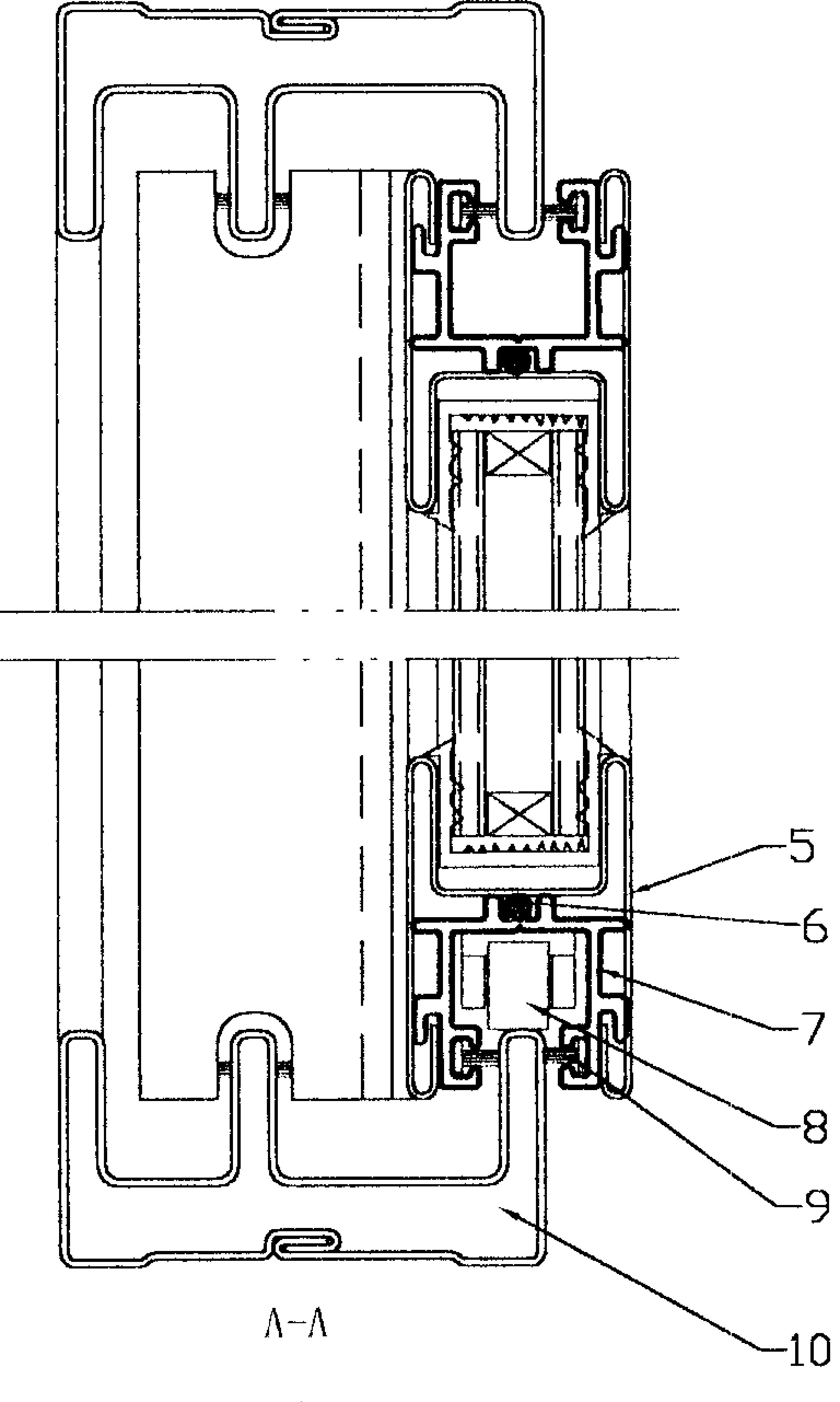 摘要附图摘要本实用新型提供一种窗扇钢制型材内穿插芯条的双向密封钢