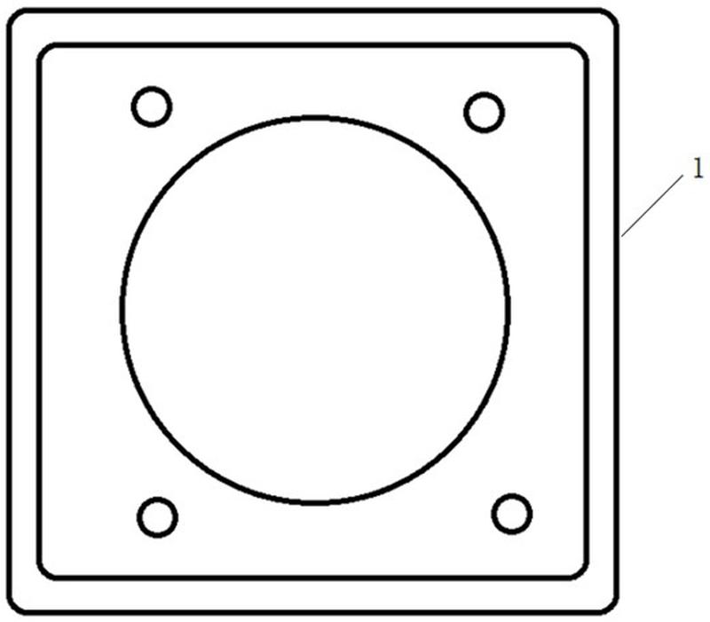 的底面根据设计要求对应于酒盒上的两个锁孔位置一体成形两个锁扣(2)