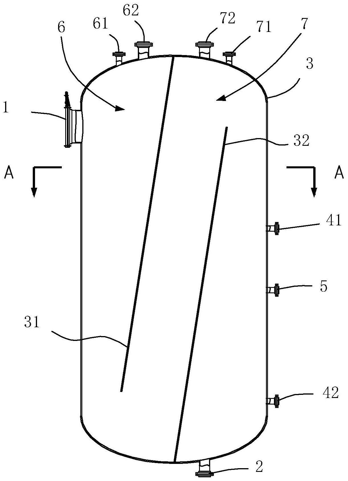 摘要附图摘要本发明涉及一种多级闪蒸罐,包括罐体,所述罐体内设置有
